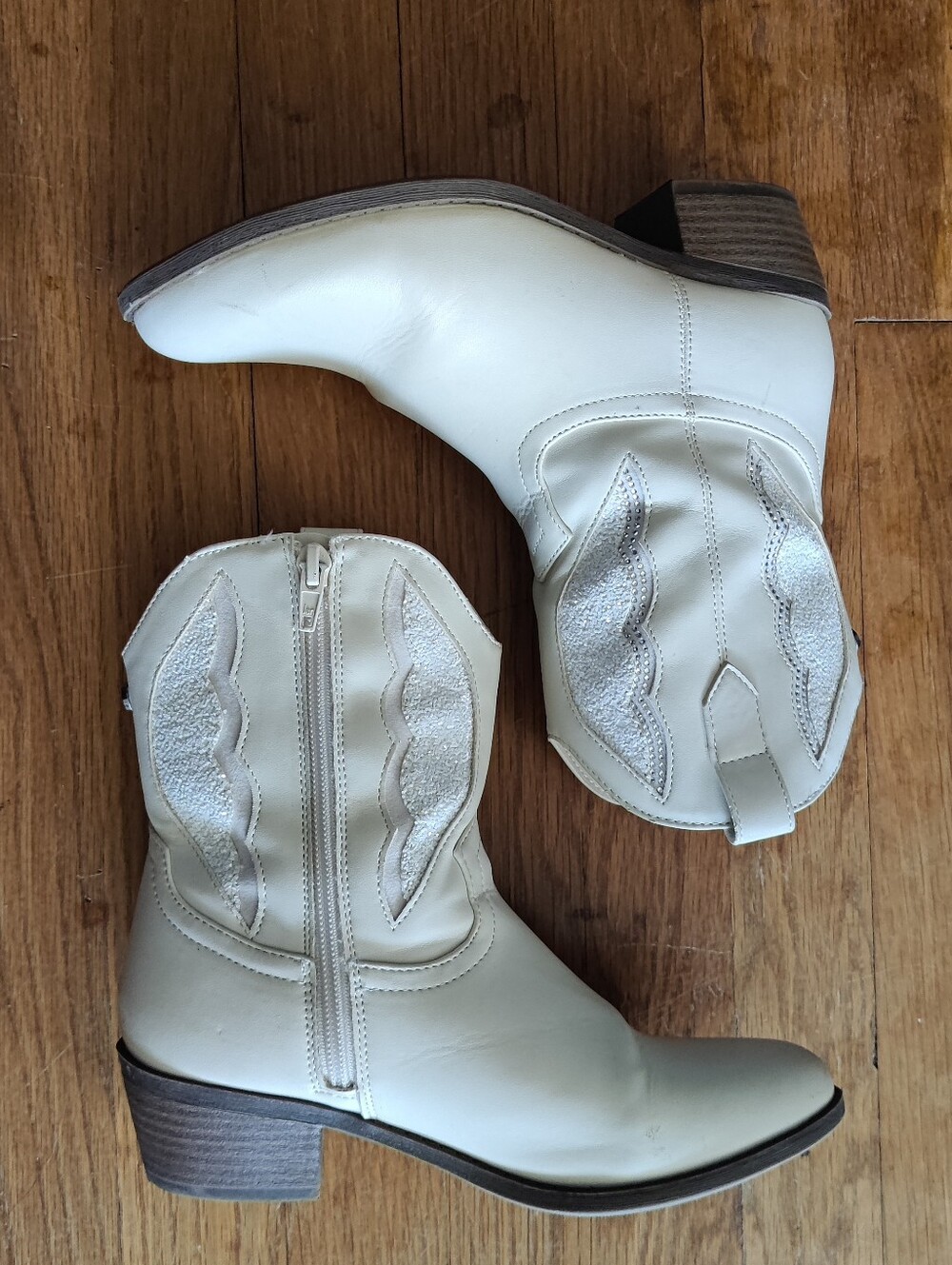 Madden NYC Cream Western Ankle Boots with Glitter Inset Size 4